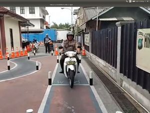 Cerita Bripka Yan Lulus Uji SIM C Walau Kaki Menapak Jalan