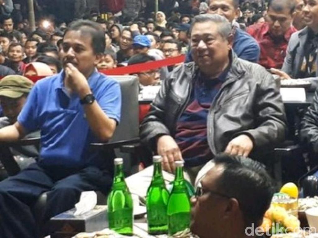 SBY Sempat Pimpin Rapat Bahas Polemik Aset Kemenpora Roy Suryo SBY Sempat Pimpin Rapat Bahas Polemik Aset Kemenpora Roy Suryo