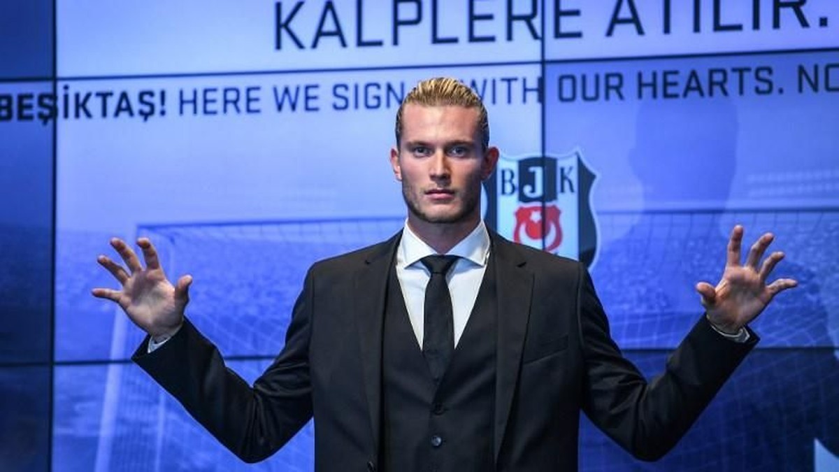 Loris Karius saat diperkenalkan di Besiktas (OZAN KOSE/AFP)
