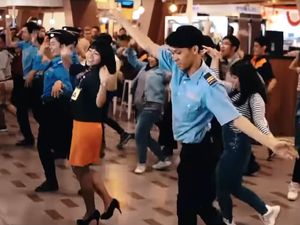 Seru Banget! Flashmob Asian Games di Bandara Bandung Seru Banget! Flashmob Asian Games di Bandara Bandung