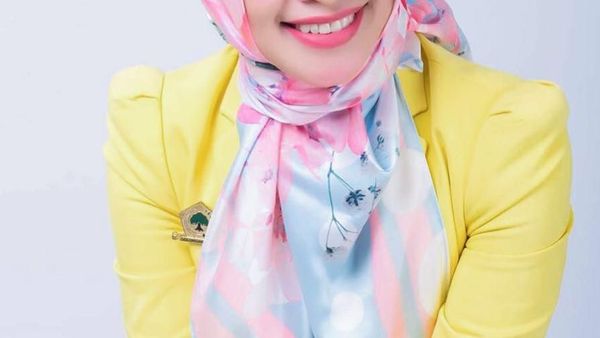Foto: Gaya Mewah Politisi Cantik Berhijab, Kader Golkar