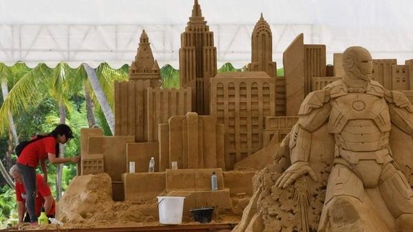 Foto: Festival Pasir Terbesar di Asia