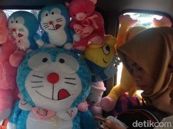 Lucu, Banyak Boneka di Angkot Ini, Penumpang Suka Selfie