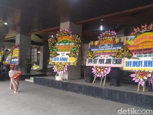 Pegawai Sampai Menteri Kirim Bunga untuk Pelantikan Ganjar-Yasin Pegawai Sampai Menteri Kirim Bunga untuk Pelantikan Ganjar-Yasin
