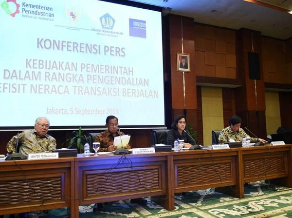 Jokowi Utus 4 Menteri Umumkan Pajak Barang Impor Naik