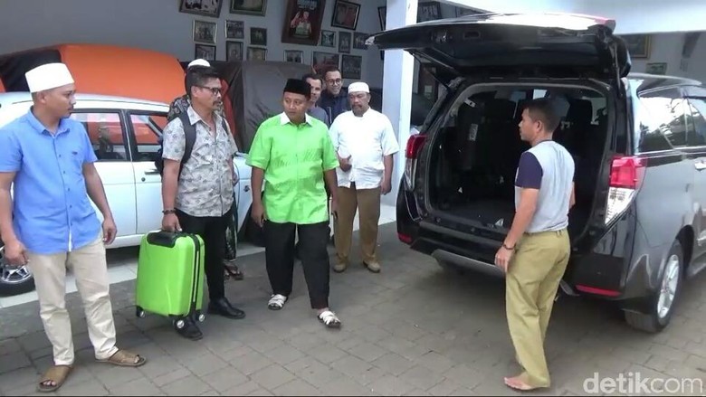 Dilantik Makara Wagub Jabar, Uu Pamit dan Minta Doa Santri Dilantik Makara Wagub Jabar, Uu Pamit dan Minta Doa Santri
