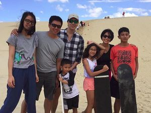 Jarang Muncul di TV, Begini Kebersamaan Keluarga Lusy Rahmawaty