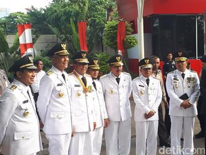 Mendagri Bareng Gubernur-Wagub Baru Datangi KPK Mendagri Bareng Gubernur-Wagub Baru Datangi KPK
