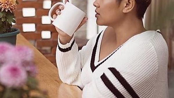 10 Momen Seru Dira Sugandi Bersama Makanan