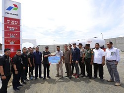 Nelayan di Desa Una-Una Dapat Bantuan Mesin Perahu Ketinting