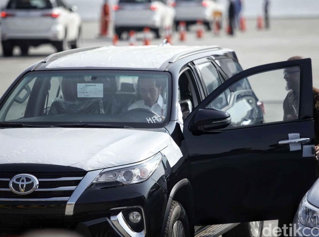 Jokowi Minta Ekspor Otomotif 1 Juta Unit, Toyota Siap? Jokowi Minta Ekspor Otomotif 1 Juta Unit, Toyota Siap?