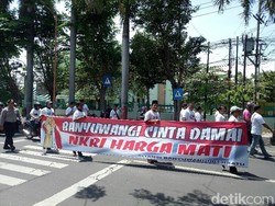 Massa Pro dan Kontra 2019GantiPresiden Lebur Dalam Banyuwangi Damai