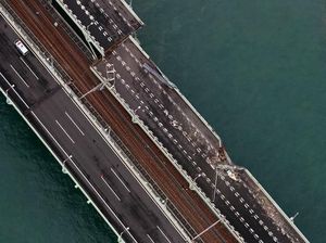 Begini Kerusakan Jembatan Bandara Kansai yang Ditabrak Tanker Begini Kerusakan Jembatan Bandara Kansai yang Ditabrak Tanker