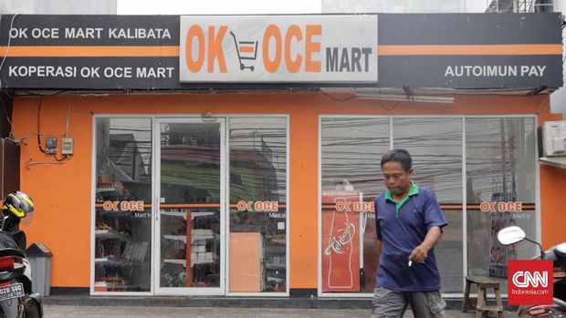 Gerai OK OCE Mart yang tutup karena tidak mampu membayar sewa lahan, di Jalan Warung Jati Barat, Kalibata, Jakarta, Rabu, 5 September.