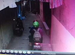 Terekam CCTV, Aksi Pencurian Motor Bermodus Ojol