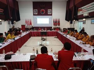 Soekarwo dan Dahlan Iskan Diusulkan Jadi Timses Jokowi di Jatim Soekarwo dan Dahlan Iskan Diusulkan Jadi Timses Jokowi di Jatim