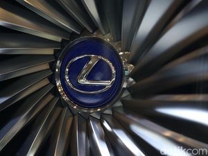 Lexus IS Sport Batal Diperkenalkan Hari Ini