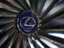 Lexus IS Sport Batal Diperkenalkan Hari Ini