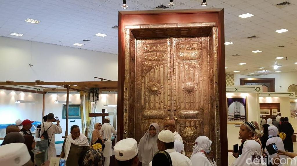 Potret Ornamen 2 Masjid Suci di Museum Haramain