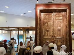Potret Ornamen 2 Masjid Suci di Museum Haramain