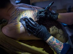 Wanita Ini Hasilkan Rp 15 Miliar Gara-gara Ikut Saran Tukang Tato, Kok Bisa?