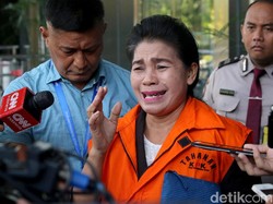 Tangis Hakim Merry Tersangka Suap di Depan Media