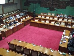 Bahas Rupiah Keok, Kursi di DPR Banyak yang Kosong