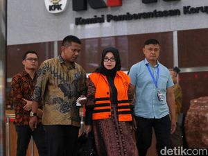 Diperiksa Bareng Idrus Marham, Eni Mengaku Tak Enak Badan