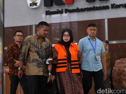 Diperiksa Bareng Idrus Marham, Eni Mengaku Tak Enak Badan