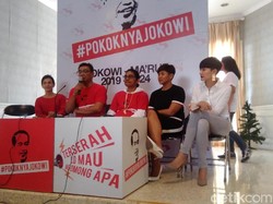 Wanda Hamidah-Dira Sugandi Deklarasi Pokoknya Jokowi