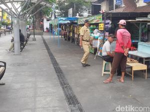 PKL Minta Pembangunan Pintu Barat Kantor Gubernur DIY  Diatur PKL Minta Pembangunan Pintu Barat Kantor Gubernur DIY  Diatur