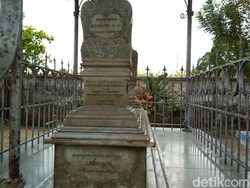 Asal-usul Makam Gantung di Blitar yang Bikin Penasaran