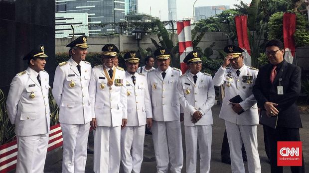 Menteri Dalam Negeri Tjahjo Kumolo mengajak Gubernur Sumatera Selatan dan Wakil Gubernur Sumatera Selatan, Herman Deru-Mawardi Yahya serta Gubernur Kalimantan Timur-Wakil Gubernur Kalimantan Timur, Isran Noor-Hadi Mulyadi bertemu dengan pimpinan KPK, di Gedung KPK, Jakarta, Senin (1/10/2019)
