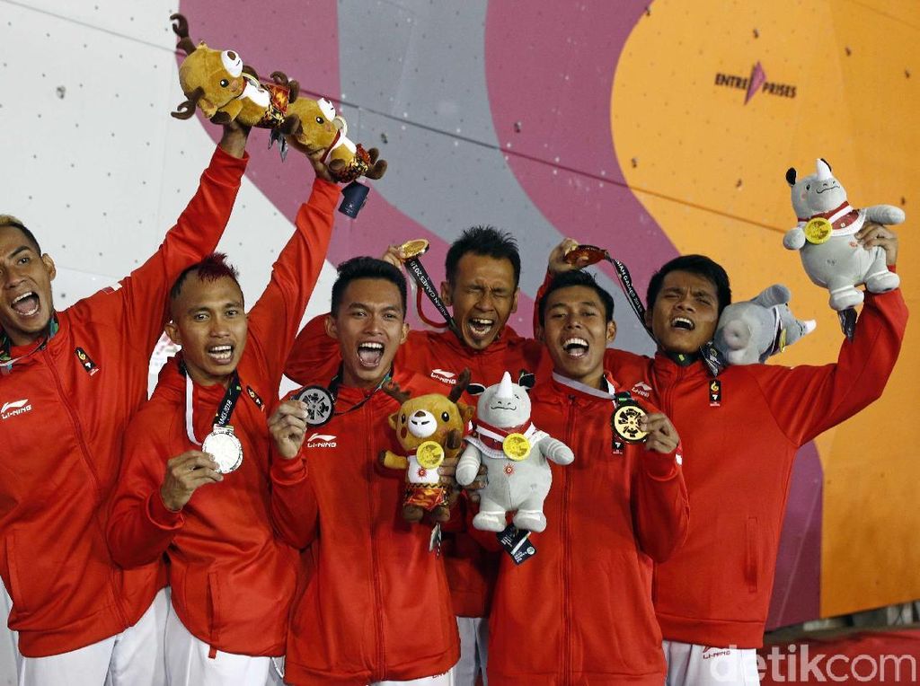 Lewat Emas Asian Games, Hinayah Ganti Rumah Gubuk Orang Tua Jadi Permanen Lewat Emas Asian Games, Hinayah Ganti Rumah Gubuk Orang Tua Jadi Permanen