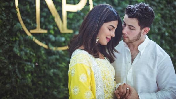 Cantik dan Bugarnya Priyanka Chopra Tunangan Nick Jonas