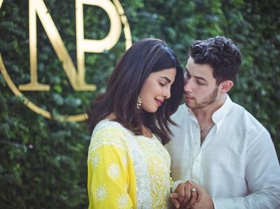 Cantik dan Bugarnya Priyanka Chopra Tunangan Nick Jonas