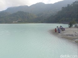 Bukan Kawah Putih Ciwidey, Ini Talaga Bodas Garut