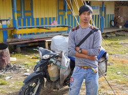 Perjuangan Pedagang di Pegaf, Masuk Jurang Hingga Ditembak