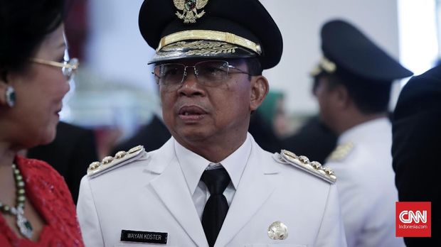 Gubernur Bali, I Wayan Koster usai dilantik Presiden Joko Widodo di Istana Negara, Jakarta, Rabu, 5 September 2018. CNNIndonesia/Safir Makki
