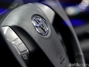 Mobil Toyota Diklaim Bisa Tenggak BBM dengan Etanol hingga 20% Mobil Toyota Diklaim Bisa Tenggak BBM dengan Etanol hingga 20%