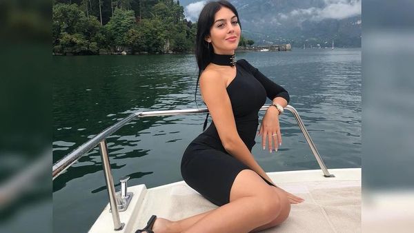 Foto: Saat Kekasih Cristiano Ronaldo Menikmati Italia