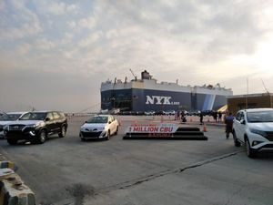 Jokowi Girang, 1 Juta Unit Toyota Made in Indonesia Diekspor