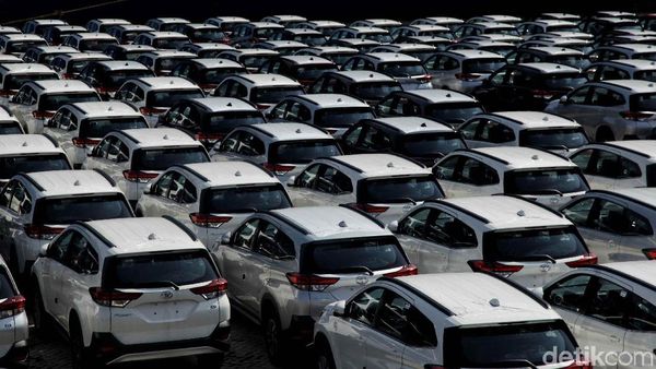 Penampakan Mobil Toyota Siap Ekspor di Pelabuhan