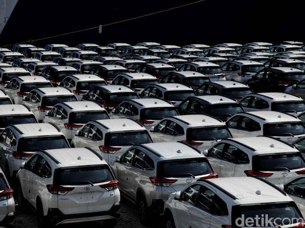 Penampakan Mobil Toyota Siap Ekspor di Pelabuhan