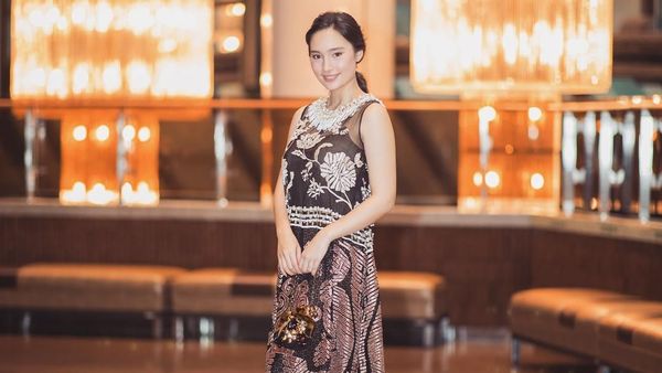 Cantiknya Tatjana Saphira Saat Raih Penghargaan di Seoul, Pakai Tenun Sumba
