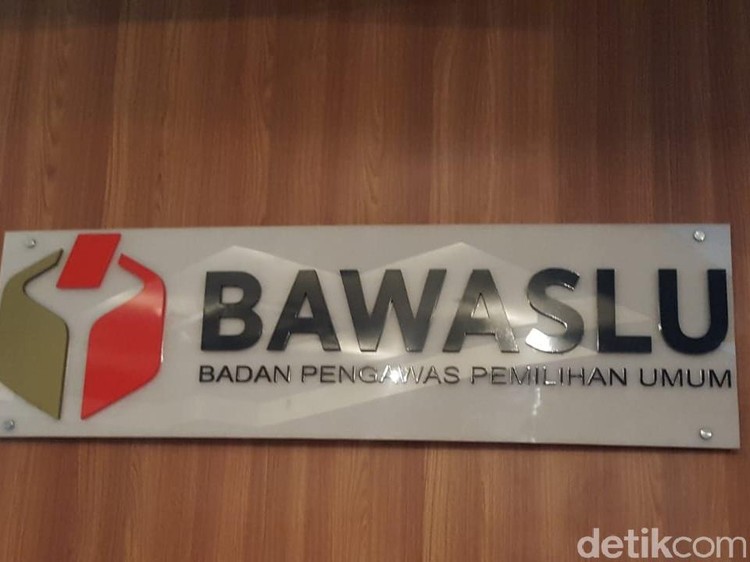 Bawaslu Panggil 2 Dokter Bertutup Kepala 2019 Ganti Presiden