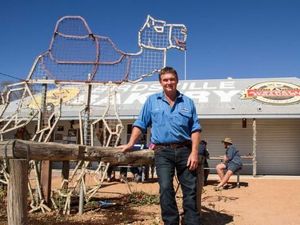 Mencicipi Pie Isi Daging Unta yang Terkenal di Queensland Australia