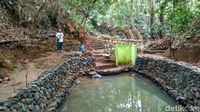 Foto: Ritual Lempar Celana Dalam yang Aneh di Ciamis