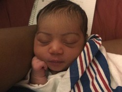 Cerita Bayi yang Jadi Perbincangan karena Bentuk Alisnya Indah