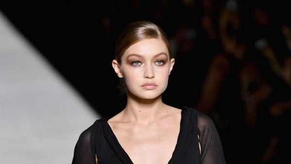 Bertaburan Bintang, Show Koleksi Tom Ford Buka New York Fashion Week